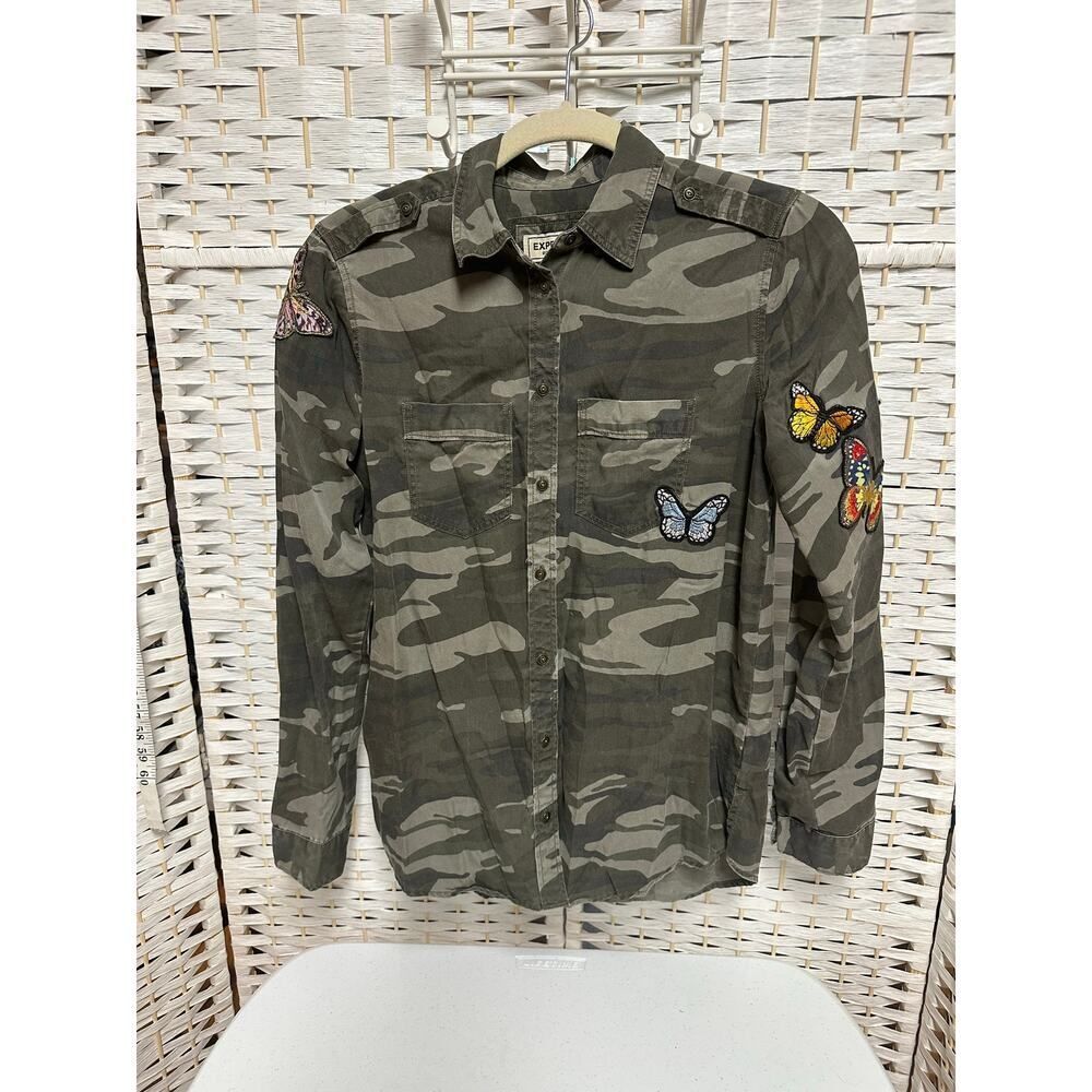 Express Boyfriend xs ladies camo with beautiful butterfly patches euc